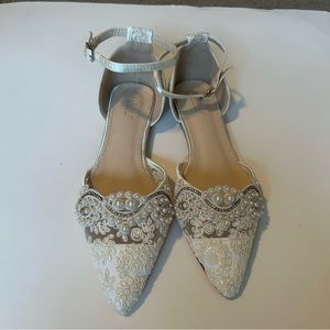 Kailee P. Ivory Crochet Lace Pointy Toe Flats with small Pearls sz 8